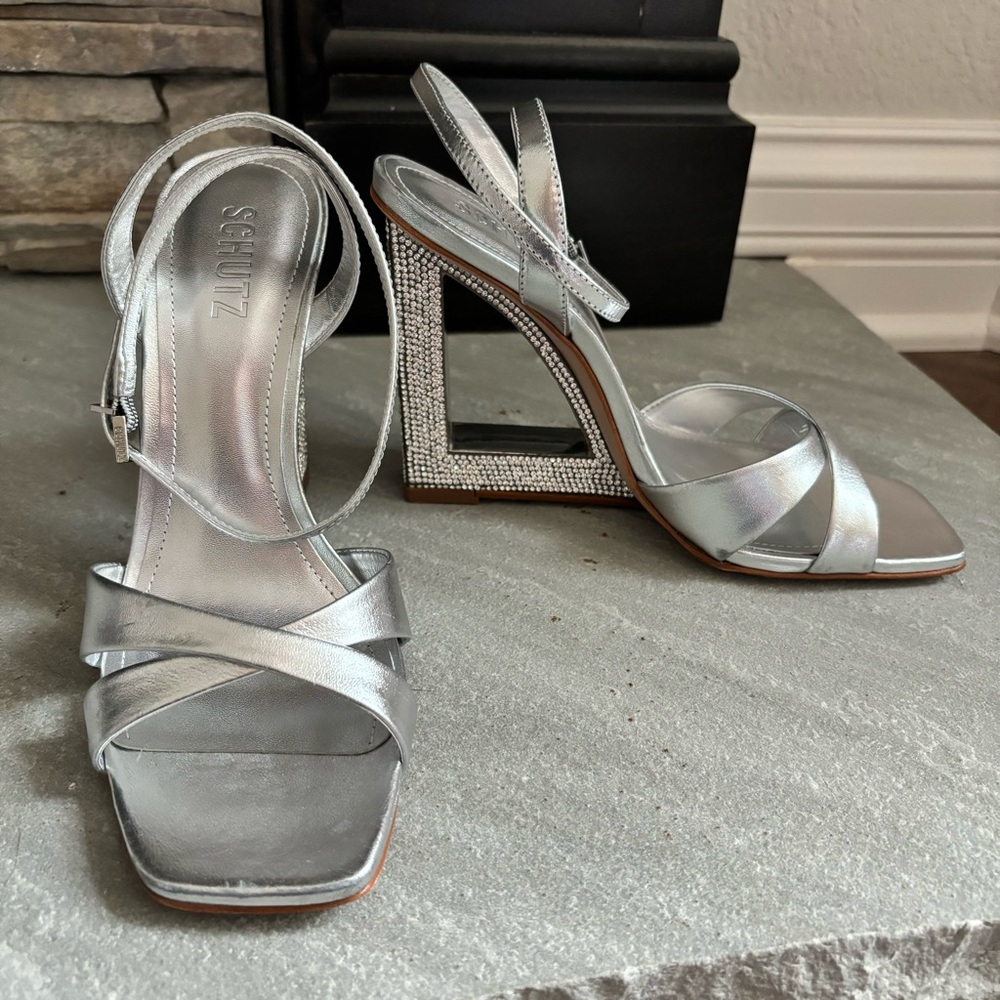 SCHUTZ Women Size 8 Phillie Silver Metallic Leather Rhinestone Wedge High Heels